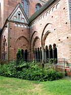 Der Kreuzgang des Lübecker Doms von außen betrachtet
