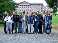 Gruppenfoto vor dem Schloss Wilhelmshöhe