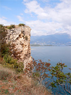 Blick auf das Kliff am Rocca di Manerba
